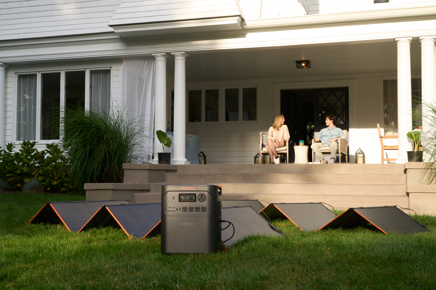 Jackery HomePower 3600 Plus + SolarSaga 500X Solar Generator Kit